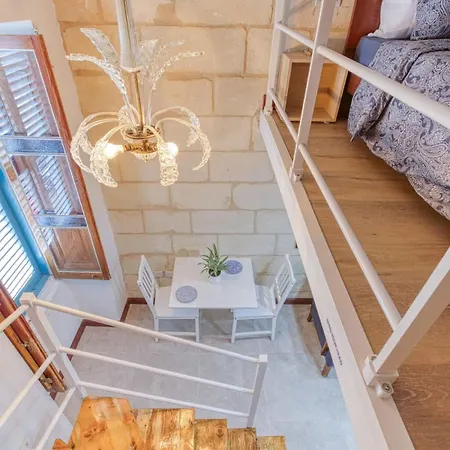 Twentyseven Homey Near Cafes & Sea