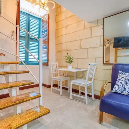 Charming Maltese Loft Steps From & Cafes Apartment *