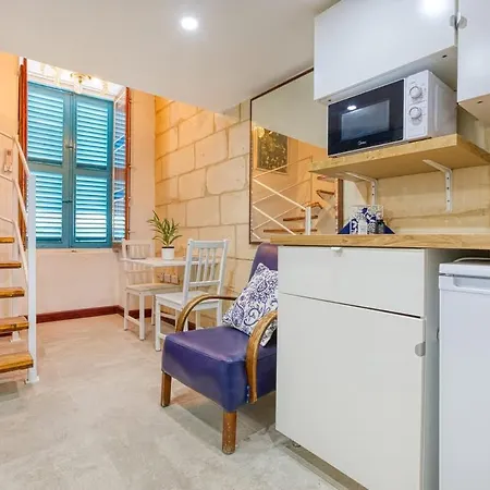 Charming Maltese Loft Steps From & Cafes *