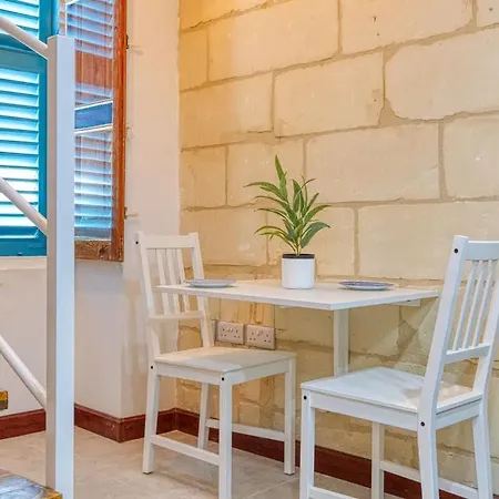 Charming Maltese Loft Steps From & Cafes Apartment *