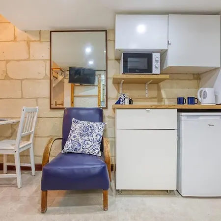 Apartment Charming Maltese Loft Steps From & Cafes