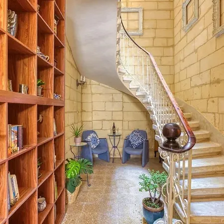 Apartment Charming Maltese Loft Steps From & Cafes