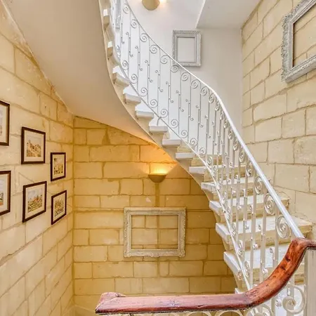 Charming Maltese Loft Steps From & Cafes *