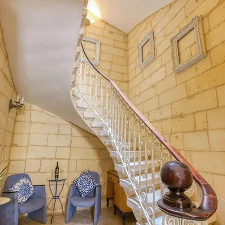 Charming Maltese Loft Steps From & Cafes Sliema