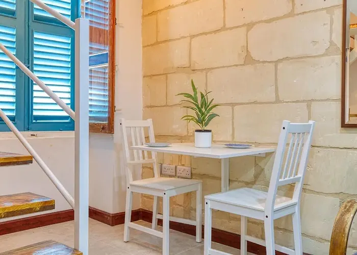 Twentyseven Homey Near Cafes & Sea Apartment *