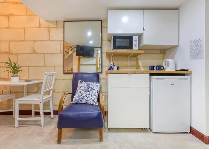 Apartment Twentyseven Homey Near Cafes & Sea