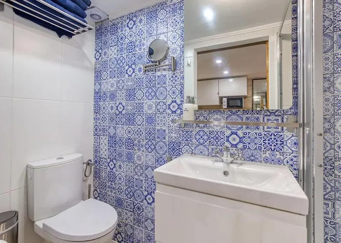 Twentyseven Homey Near Cafes & Sea