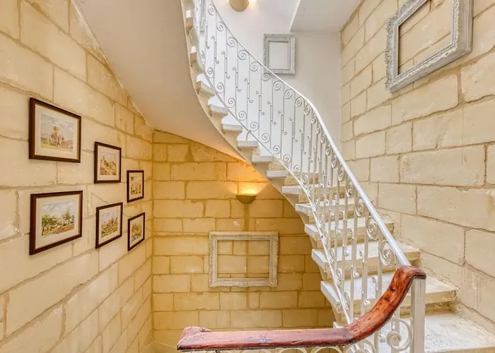 Twentyseven Homey Near Cafes & Sea *