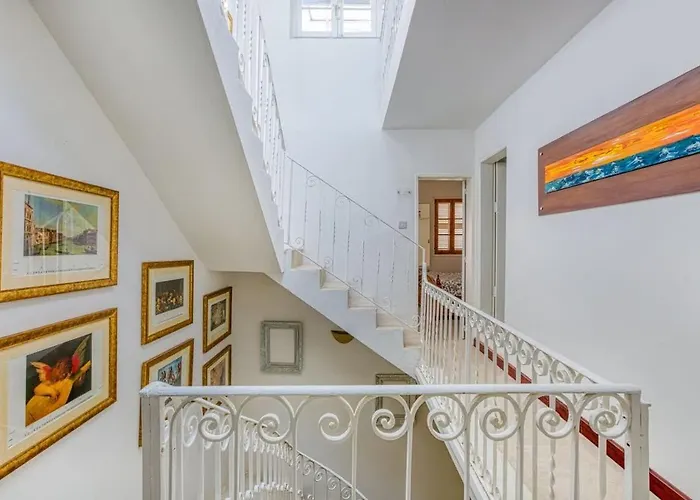 Apartament Twentyseven Homey Near Cafes & Sea *